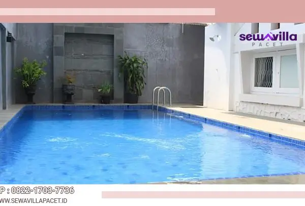 tampak luas kolam renang di villa lahor batu