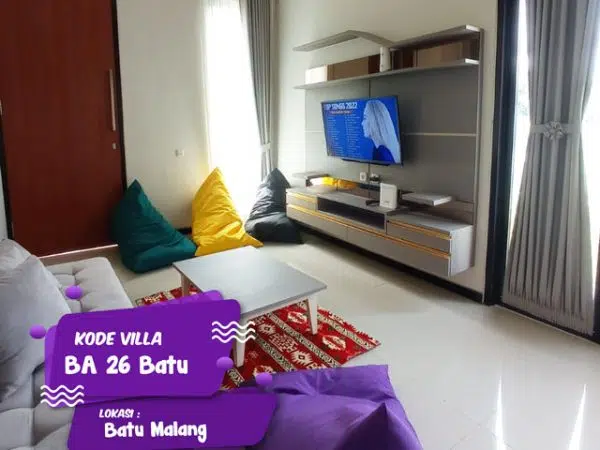 ruang keluarga villa ba26 batu ini dilengkapi televisi yang sudah terhubung dengan netflix