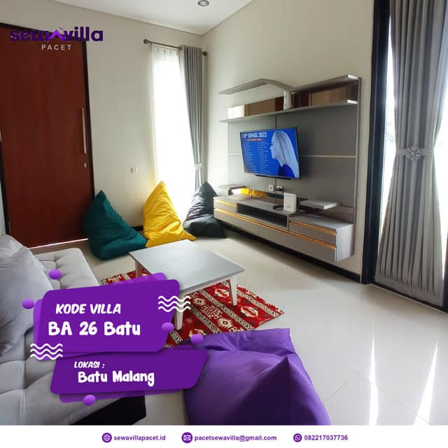 ruang keluarga villa ba26 batu ini dilengkapi televisi yang sudah terhubung dengan netflix